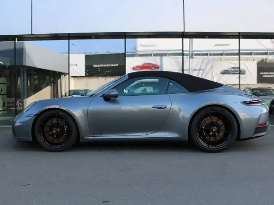 Porsche 992 - Thumbnail 2