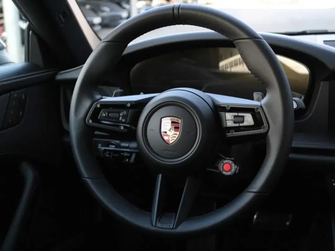 Porsche 992 - Thumbnail 5