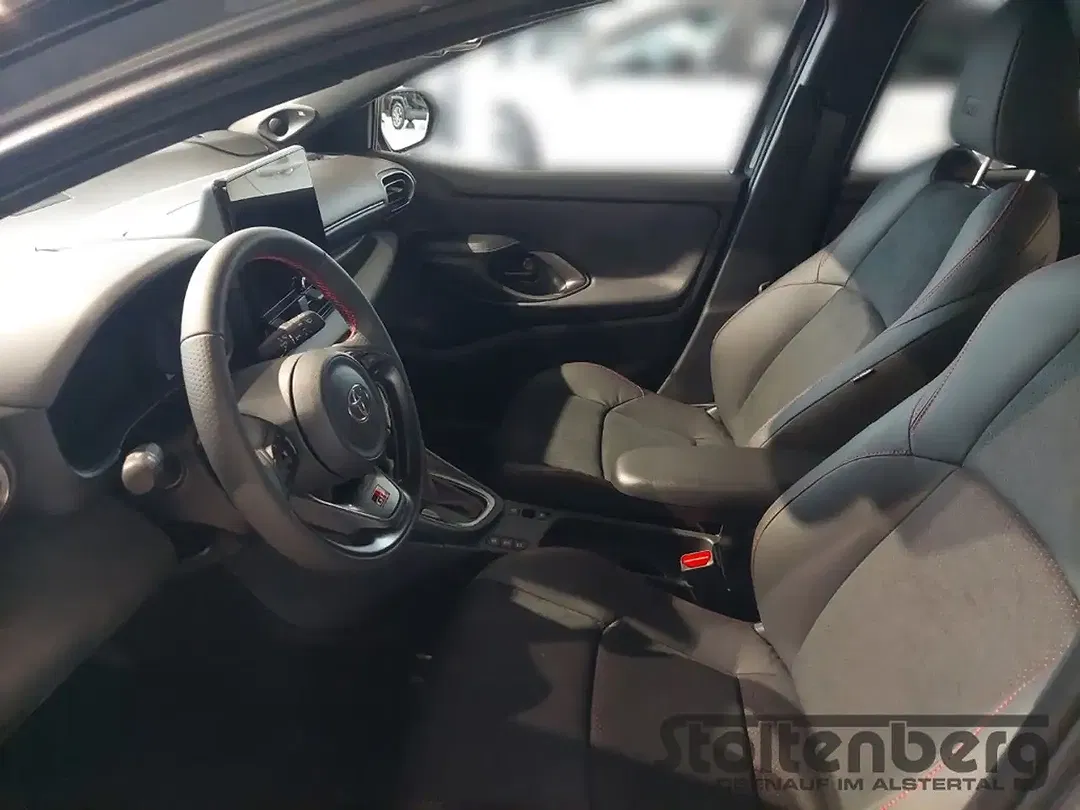 Toyota Yaris - Thumbnail 11