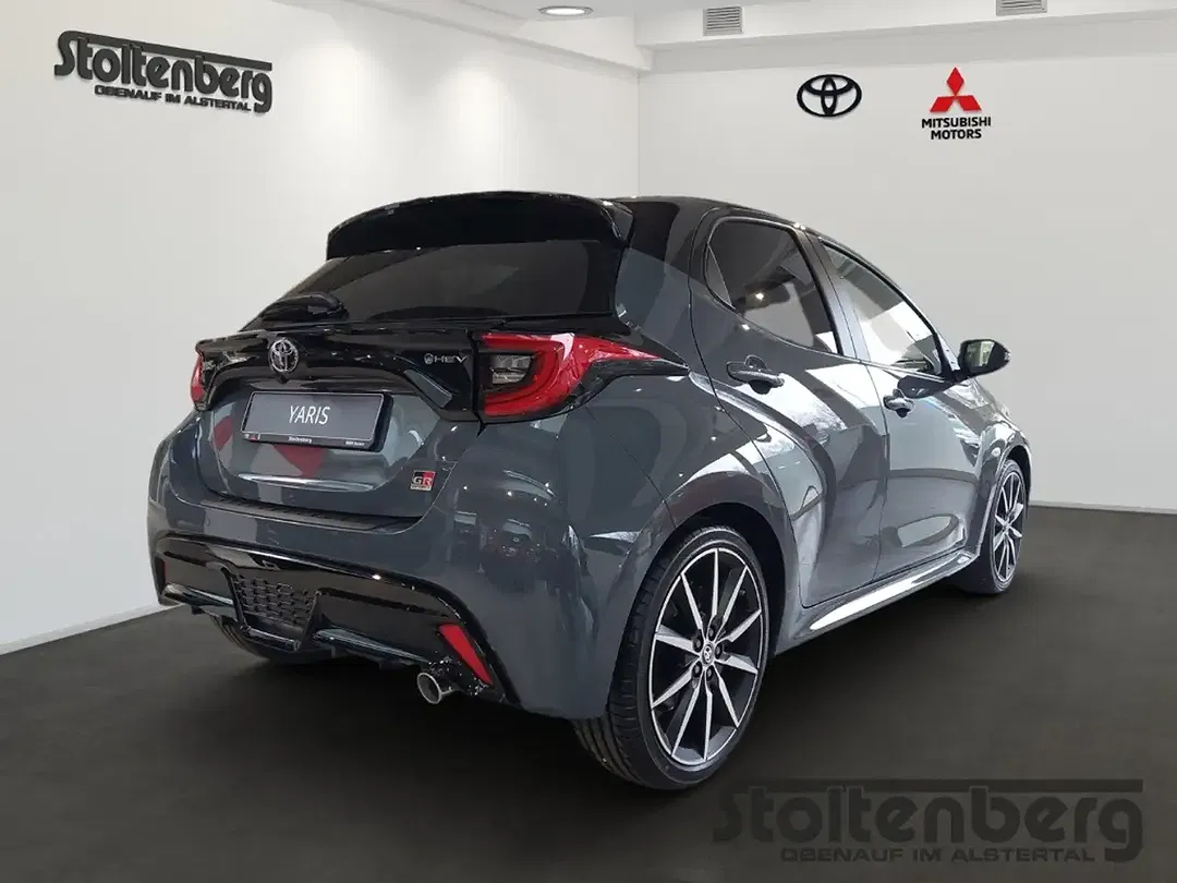 Toyota Yaris - Thumbnail 5