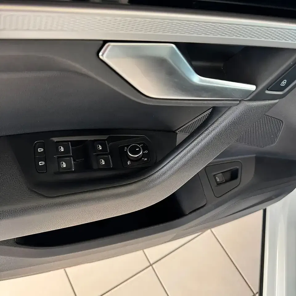 Volkswagen Touareg - Thumbnail 10