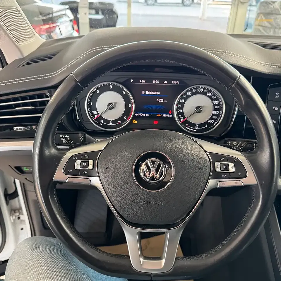 Volkswagen Touareg - Thumbnail 12