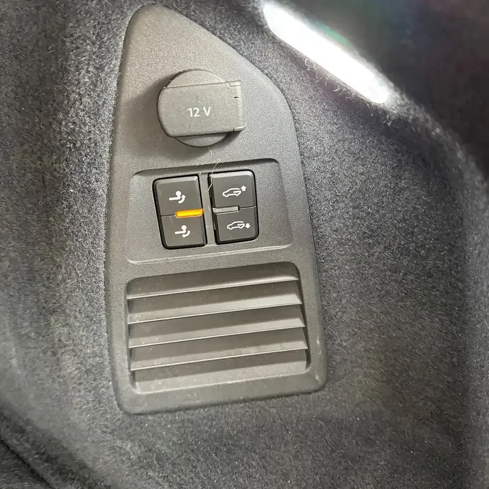 Volkswagen Touareg - Thumbnail 5
