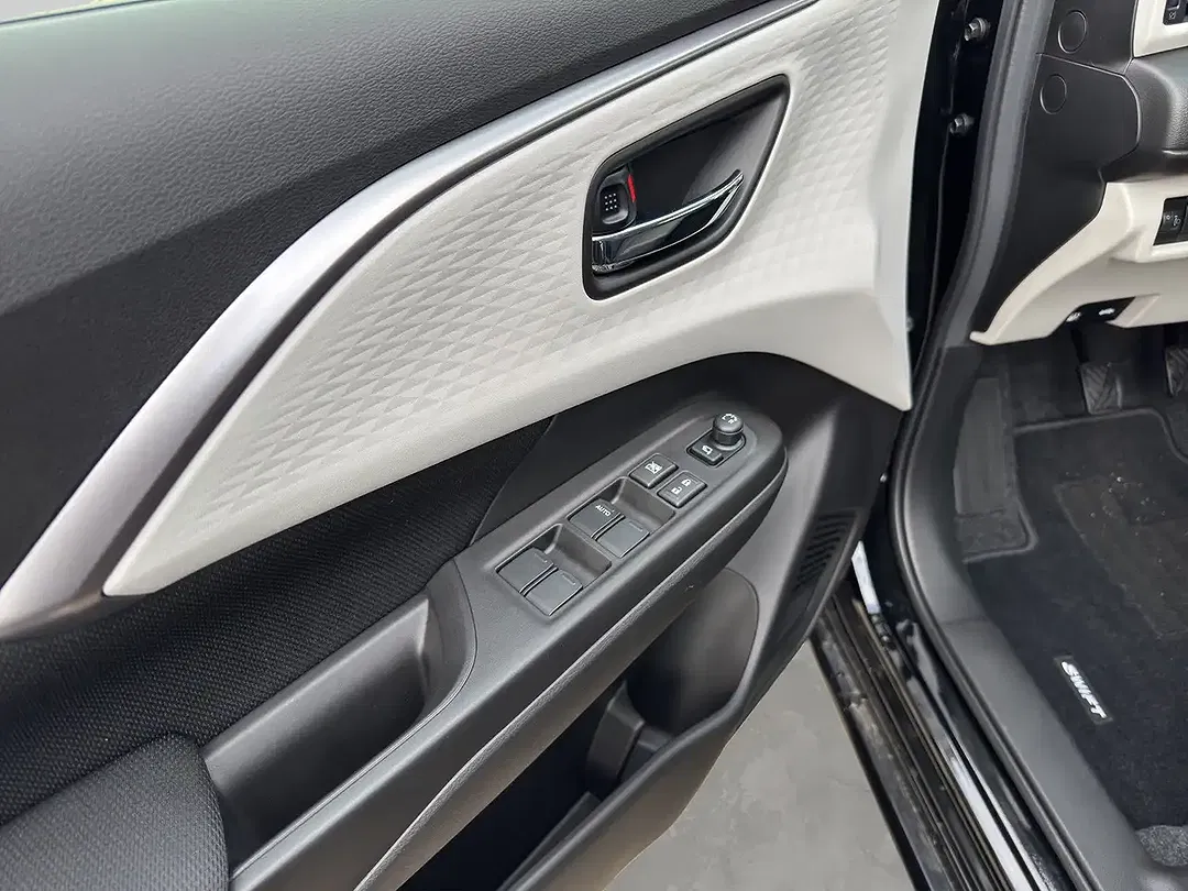 Suzuki Swift - Thumbnail 10