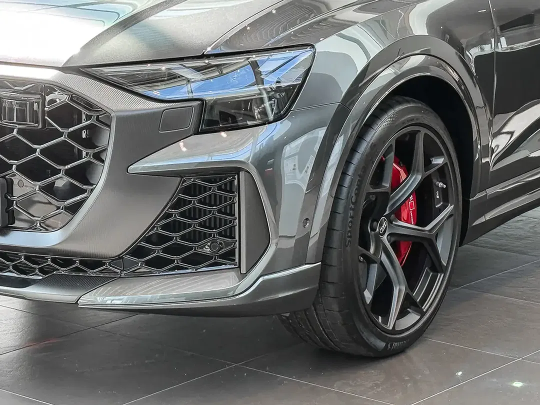 Audi RS Q8 - Thumbnail 3
