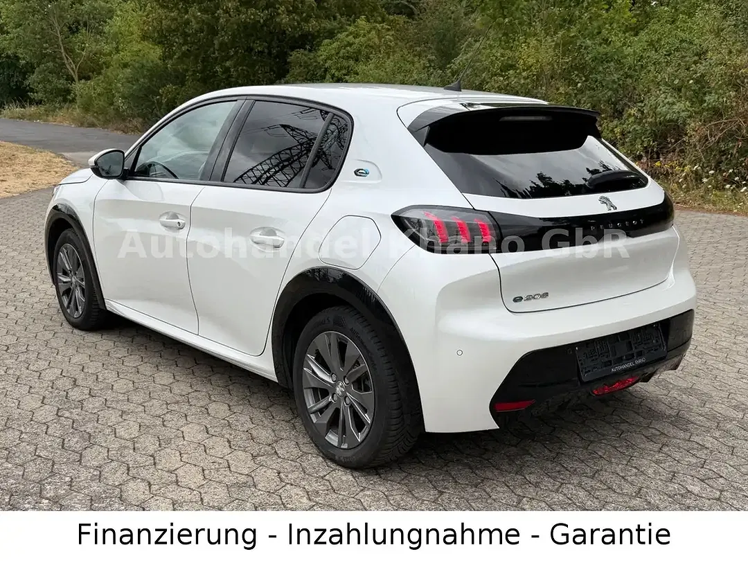 Peugeot 208 - Thumbnail 4