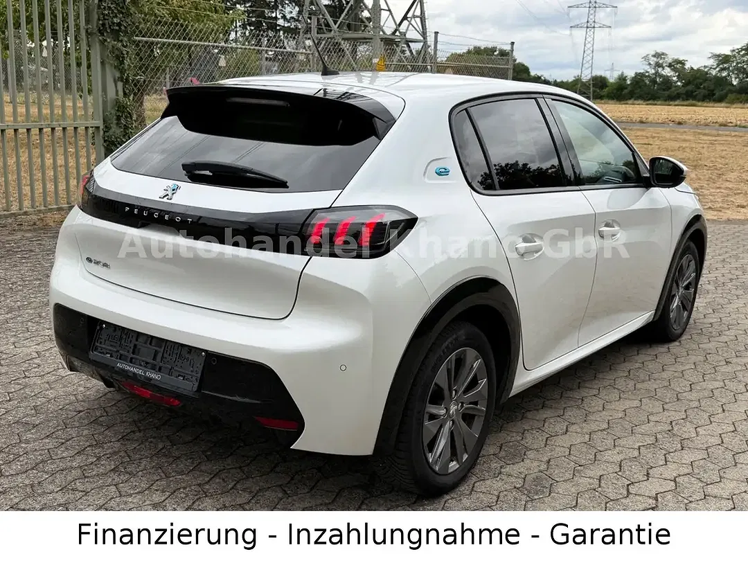 Peugeot 208 - Thumbnail 5