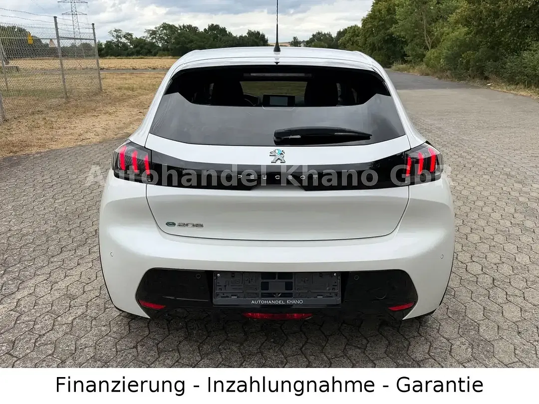 Peugeot 208 - Thumbnail 8