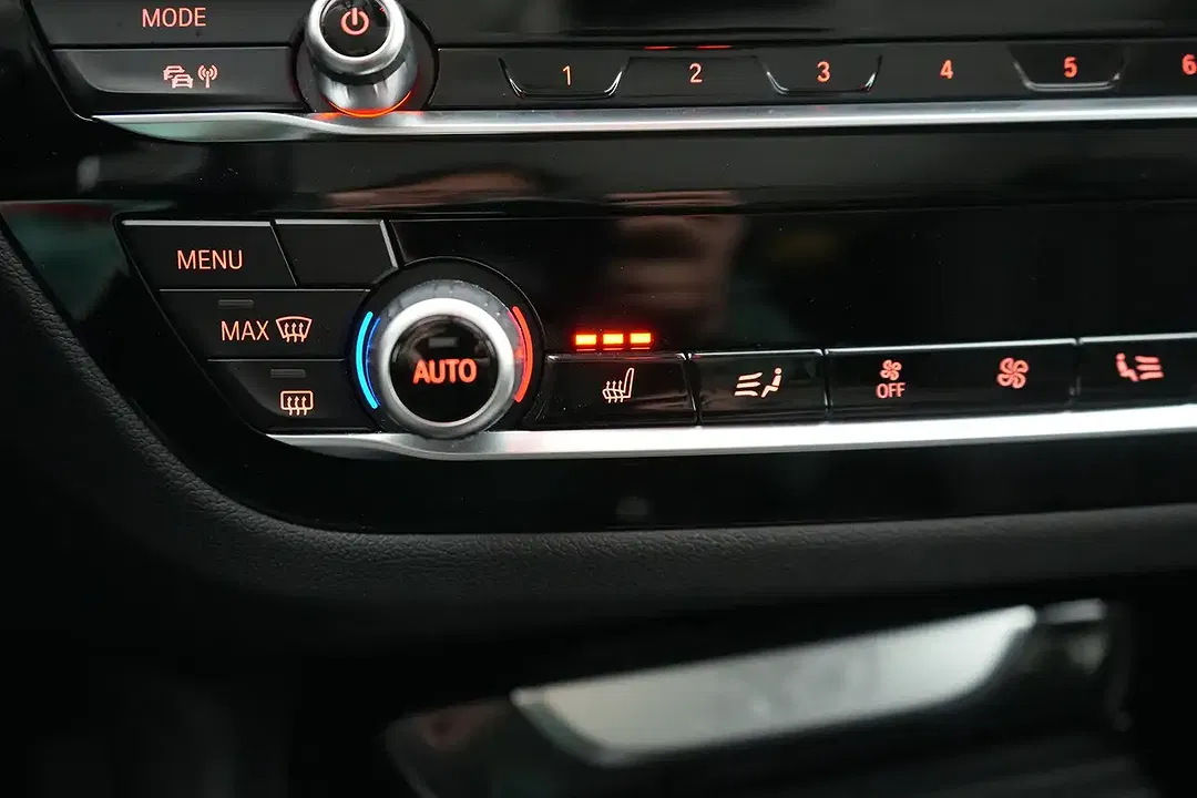 BMW X4 - Thumbnail 13