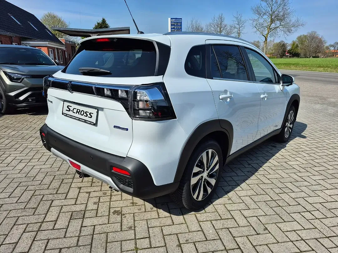 Suzuki S-Cross - Thumbnail 4