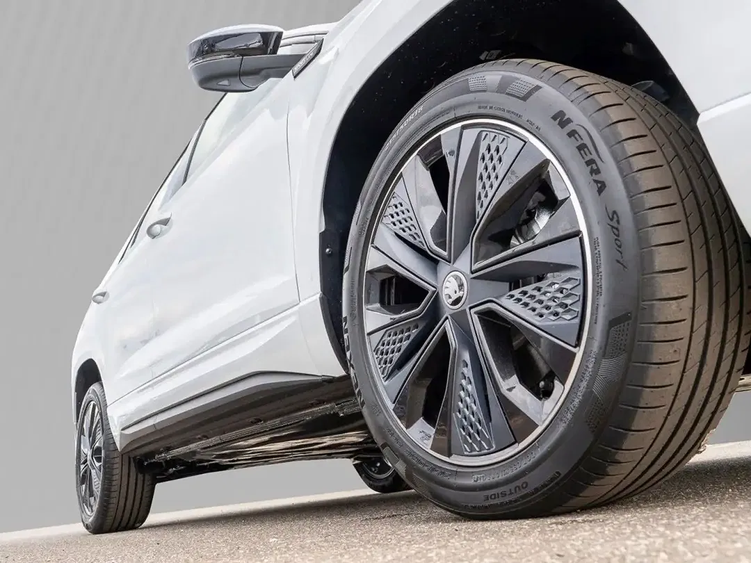 Skoda Karoq - Thumbnail 5