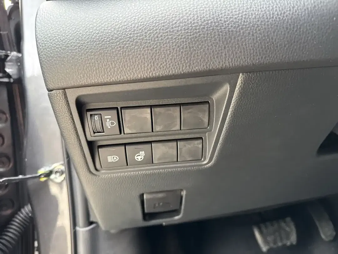Toyota Yaris - Thumbnail 10