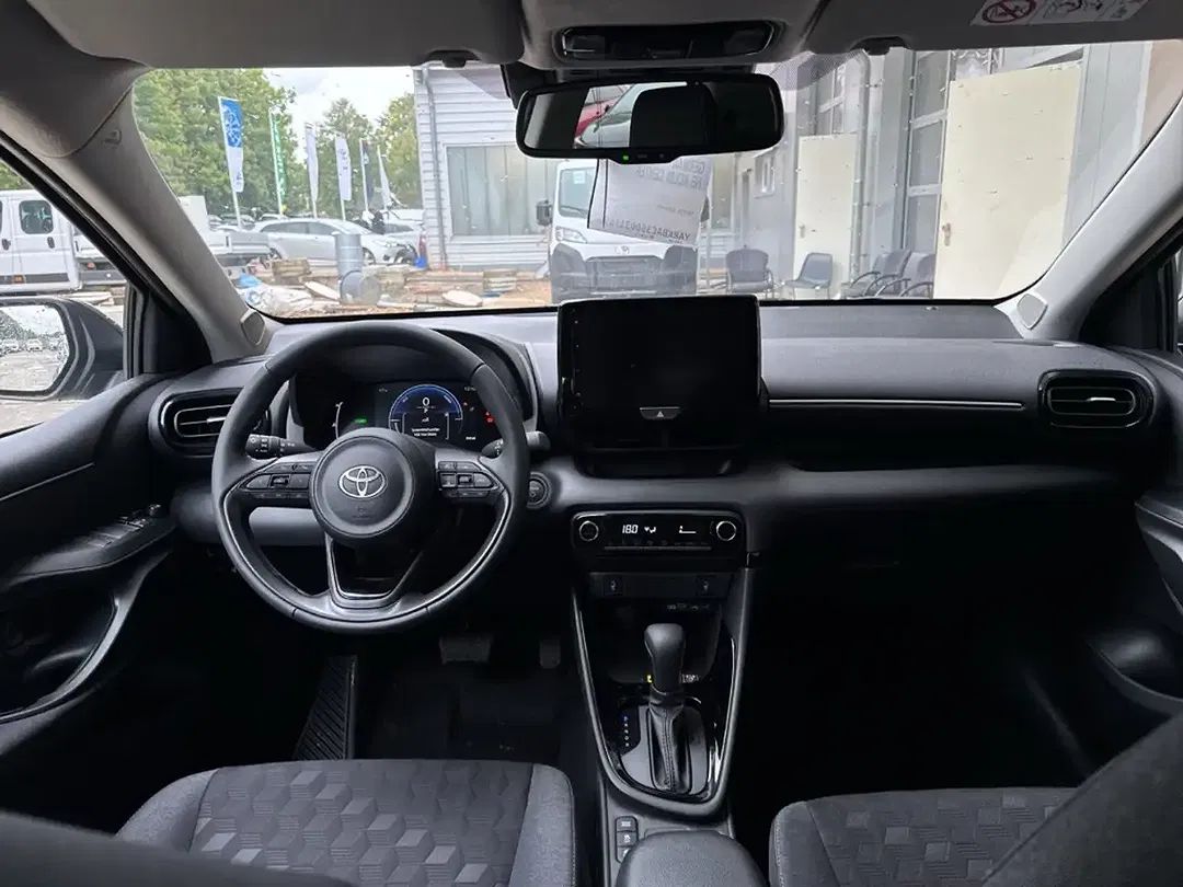 Toyota Yaris - Thumbnail 12