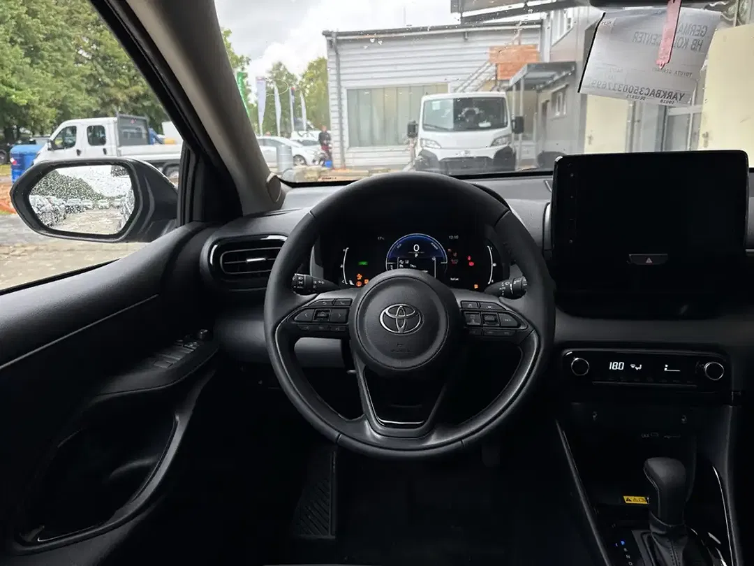 Toyota Yaris - Thumbnail 13