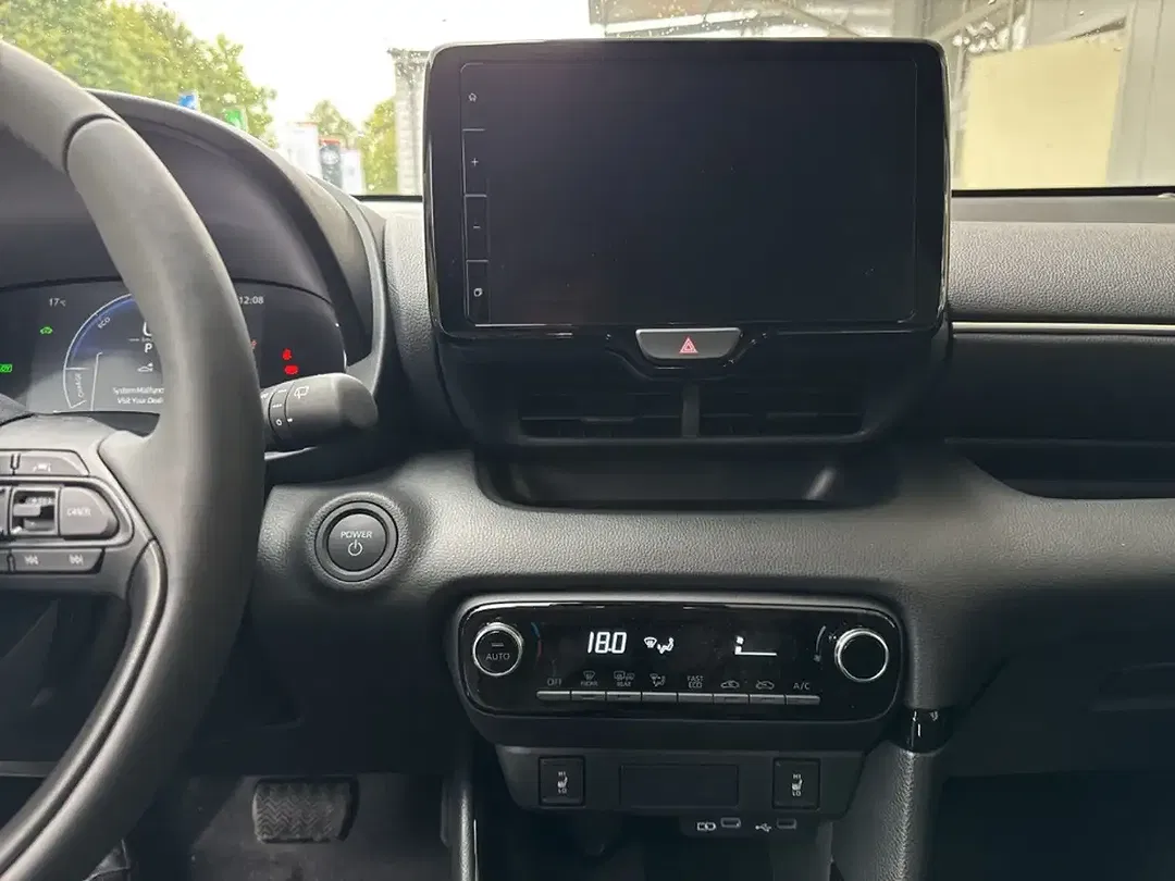 Toyota Yaris - Thumbnail 15