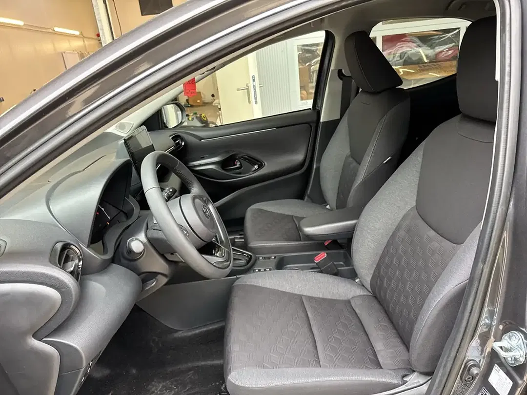 Toyota Yaris - Thumbnail 8