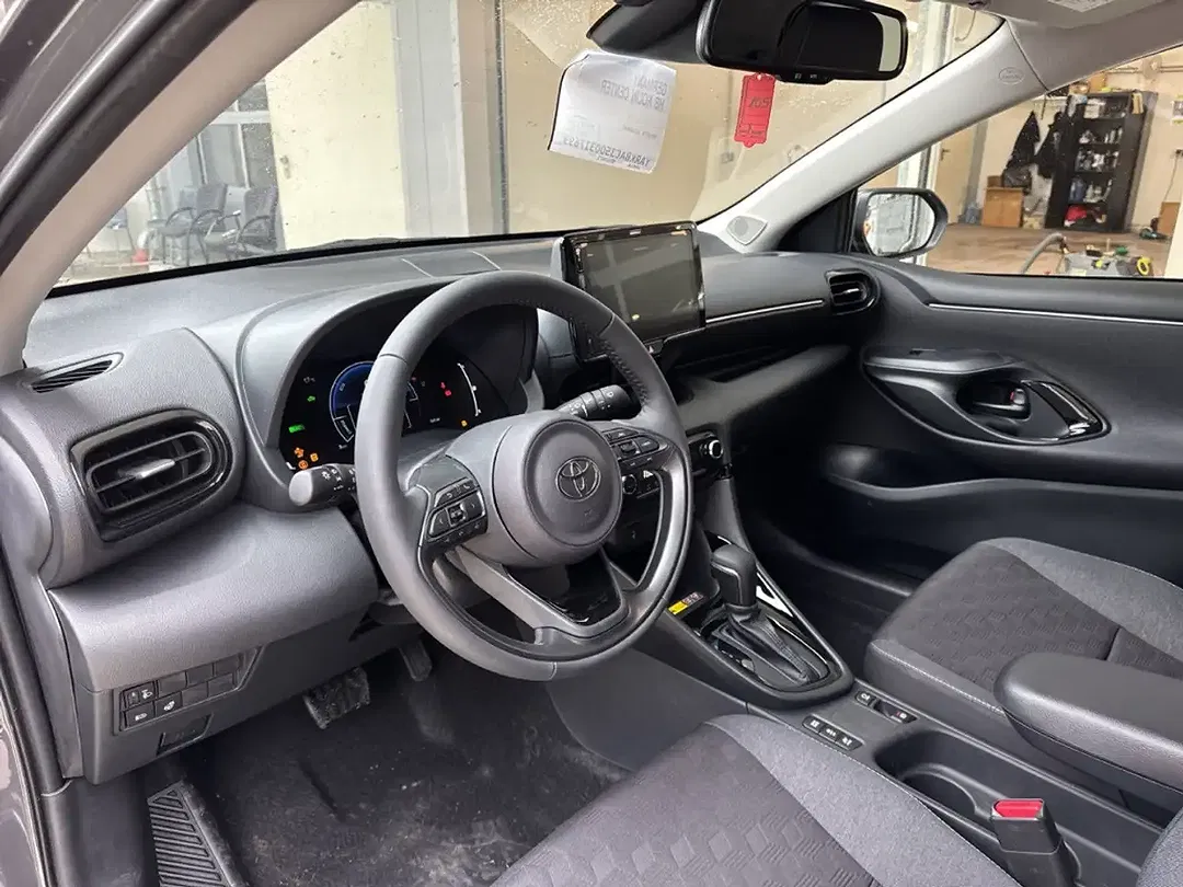 Toyota Yaris - Thumbnail 9