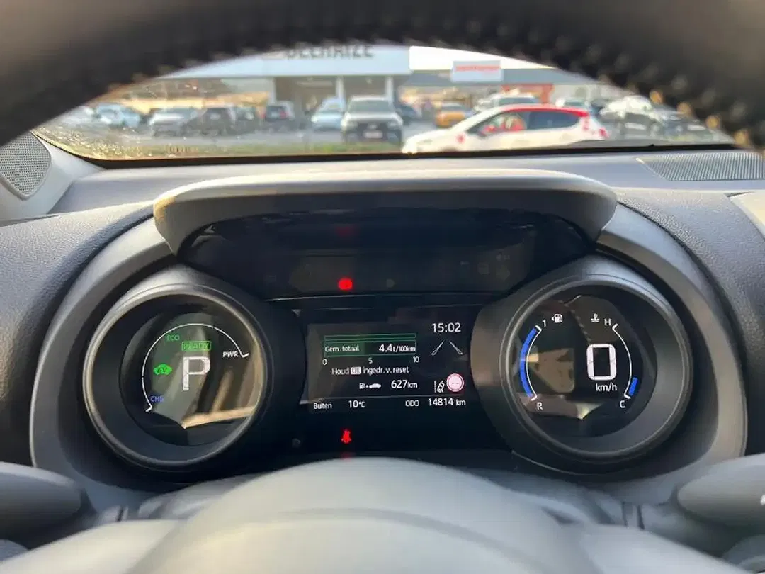Toyota Yaris - Thumbnail 8