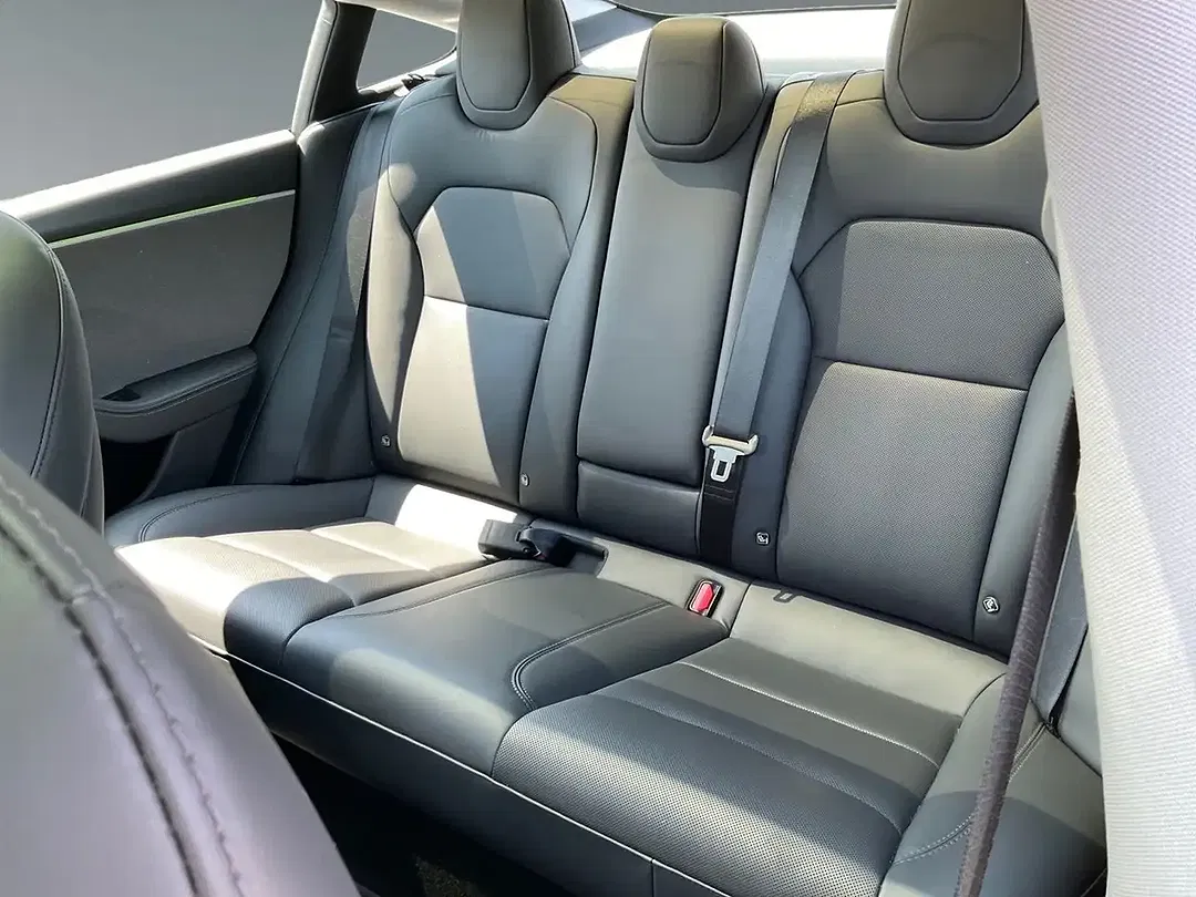 Tesla Model 3 - Thumbnail 12