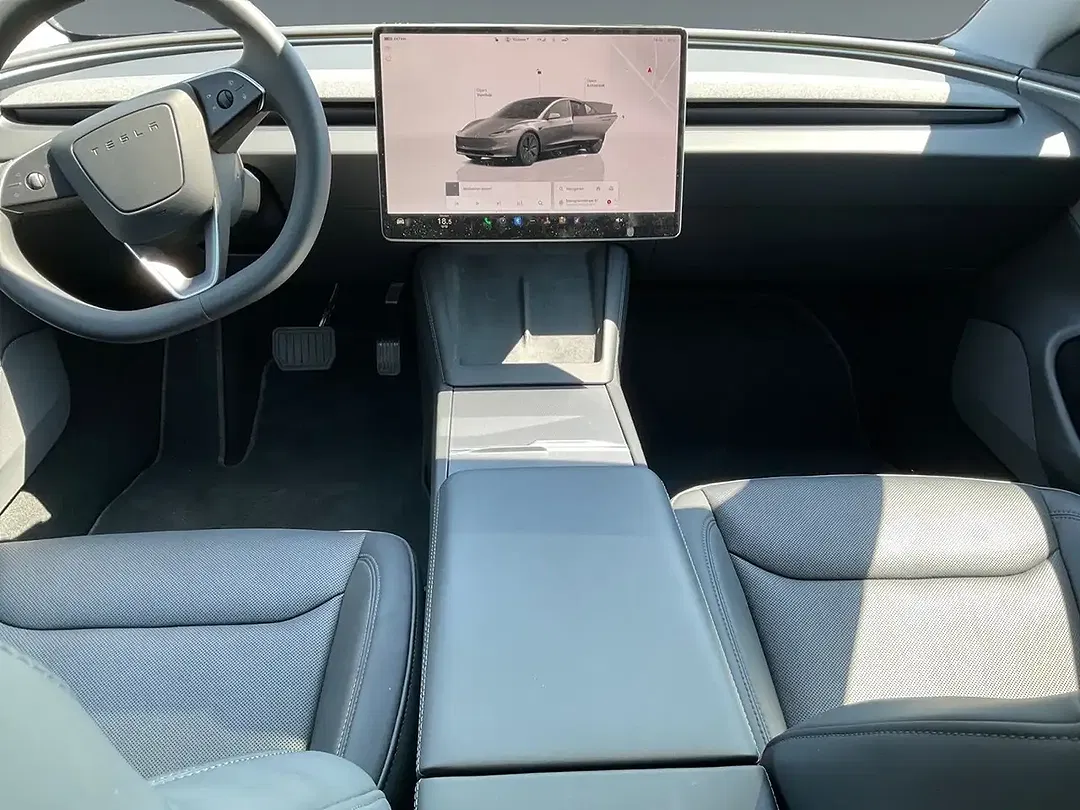 Tesla Model 3 - Thumbnail 13