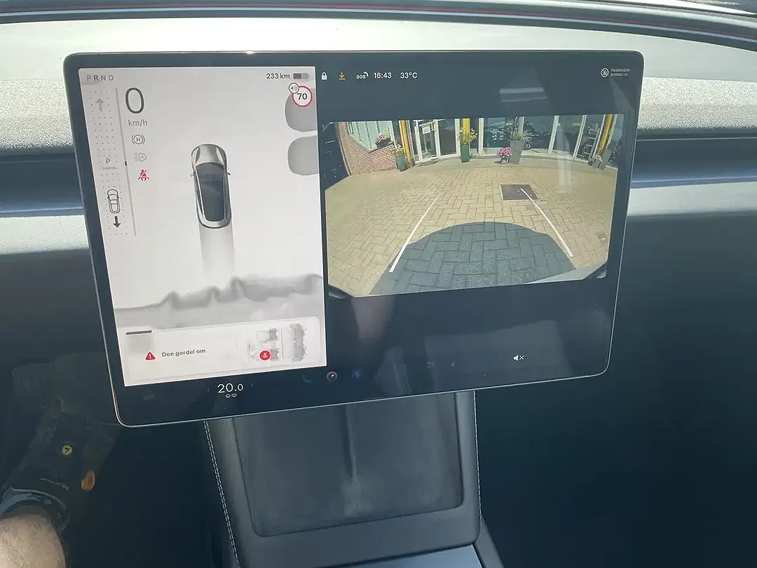 Tesla Model 3 - Thumbnail 19