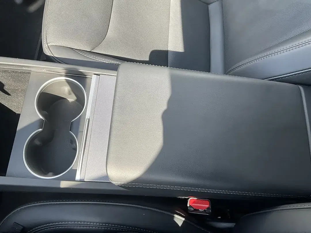 Tesla Model 3 - Thumbnail 23