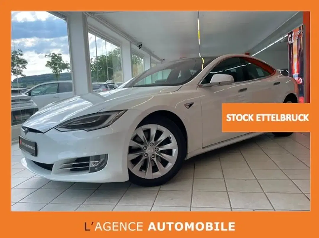 Tesla Model S - Thumbnail 1