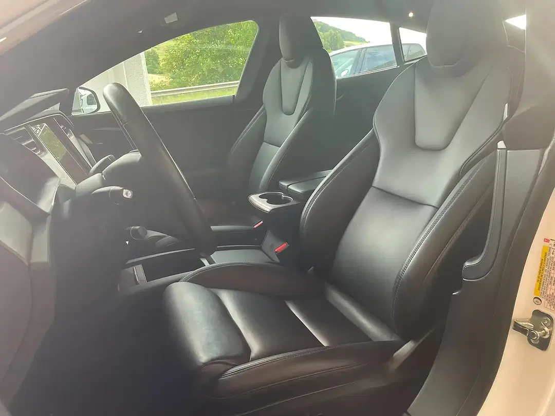 Tesla Model S - Thumbnail 10