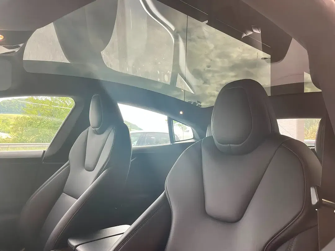 Tesla Model S - Thumbnail 11