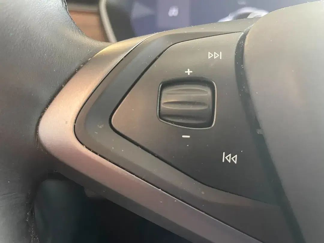 Tesla Model S - Thumbnail 14