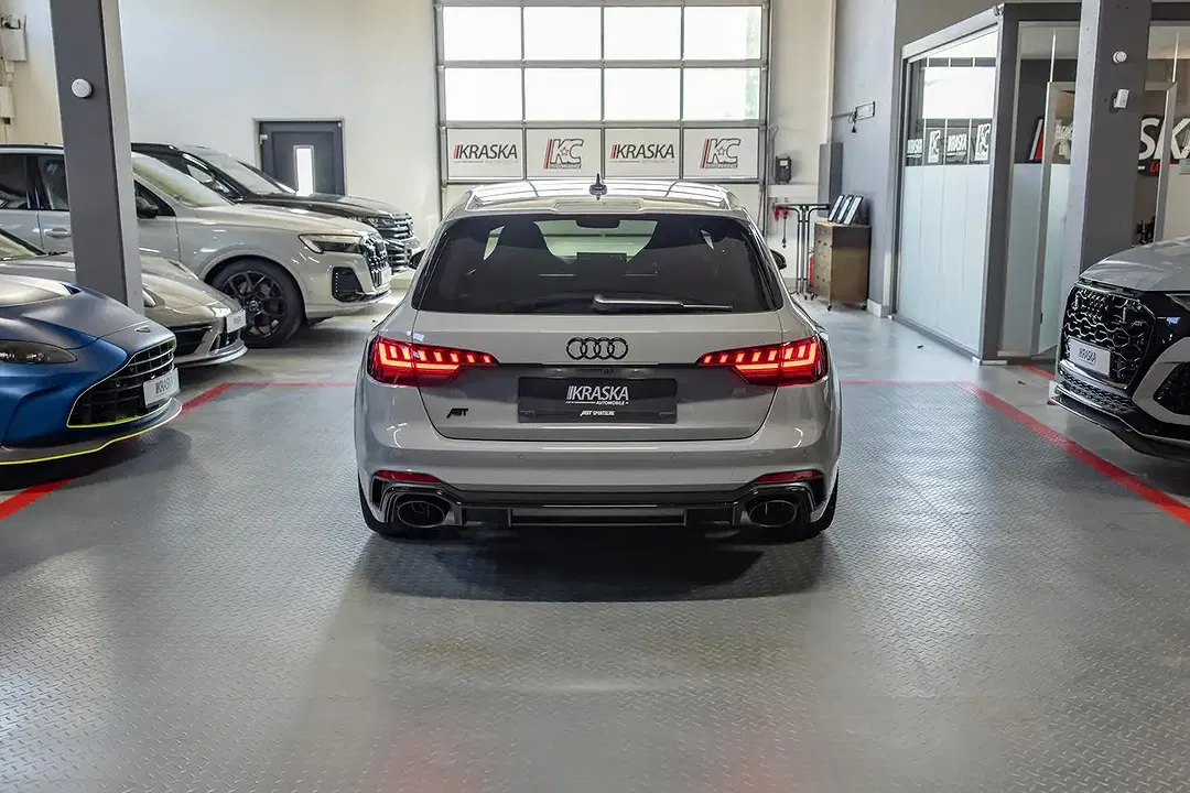 Audi RS4 - Thumbnail 11