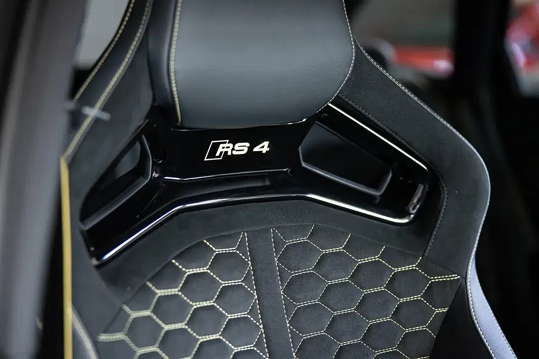 Audi RS4 - Thumbnail 22