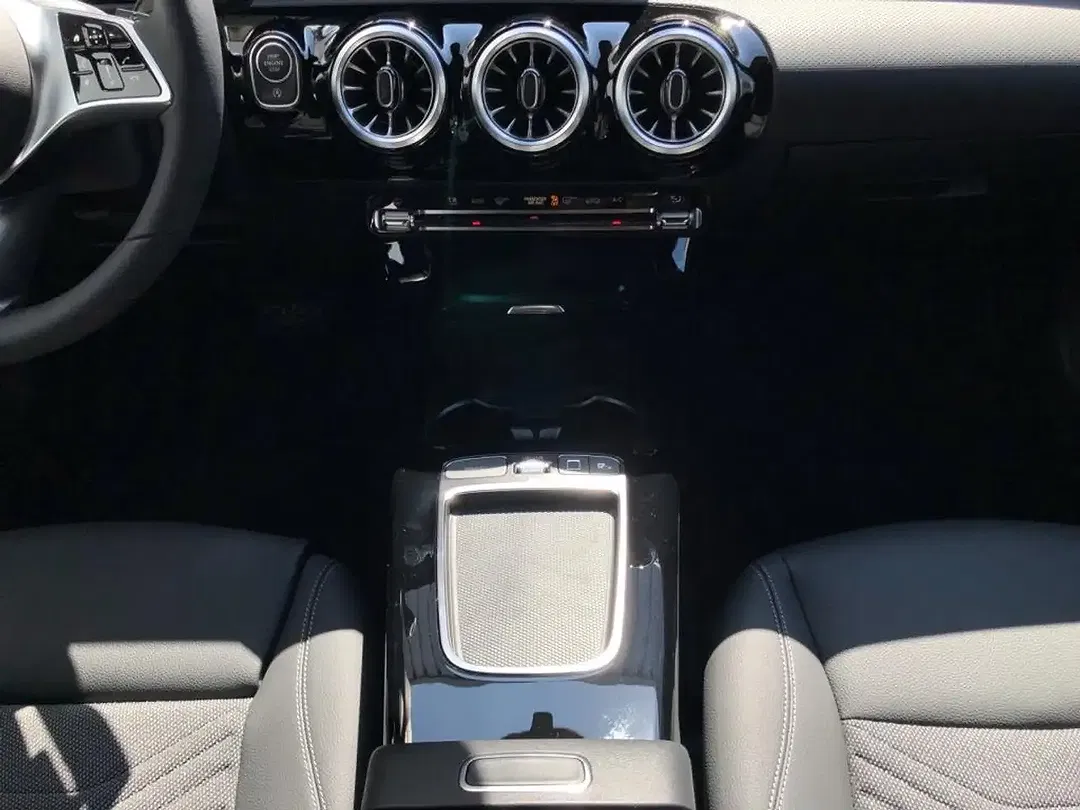 Mercedes-Benz CLA 180 - Thumbnail 14