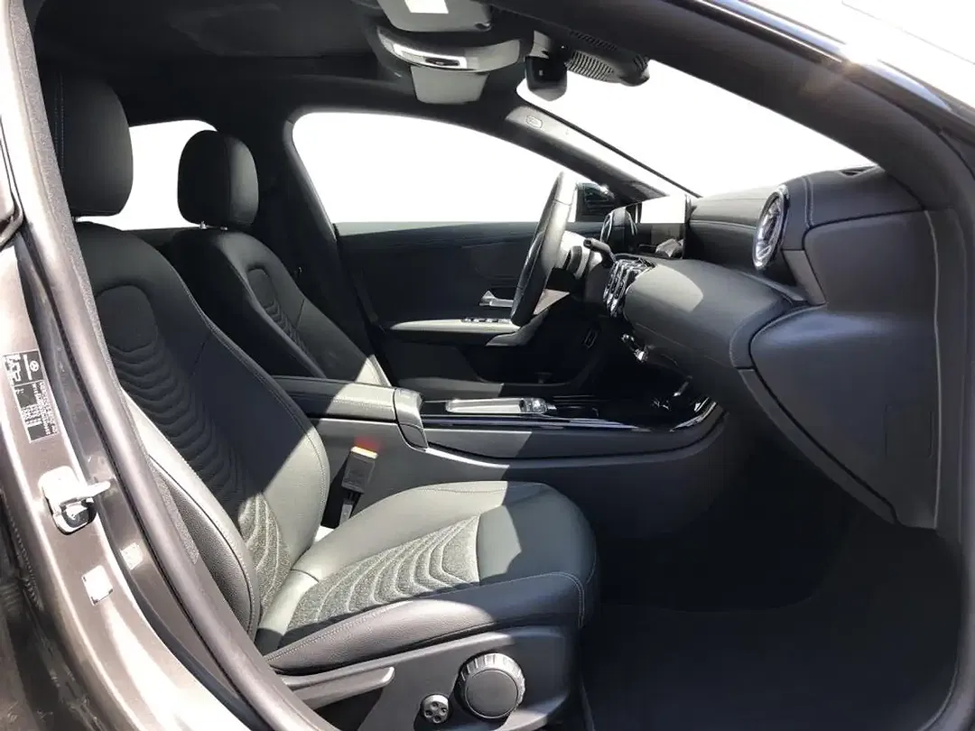Mercedes-Benz CLA 180 - Thumbnail 3
