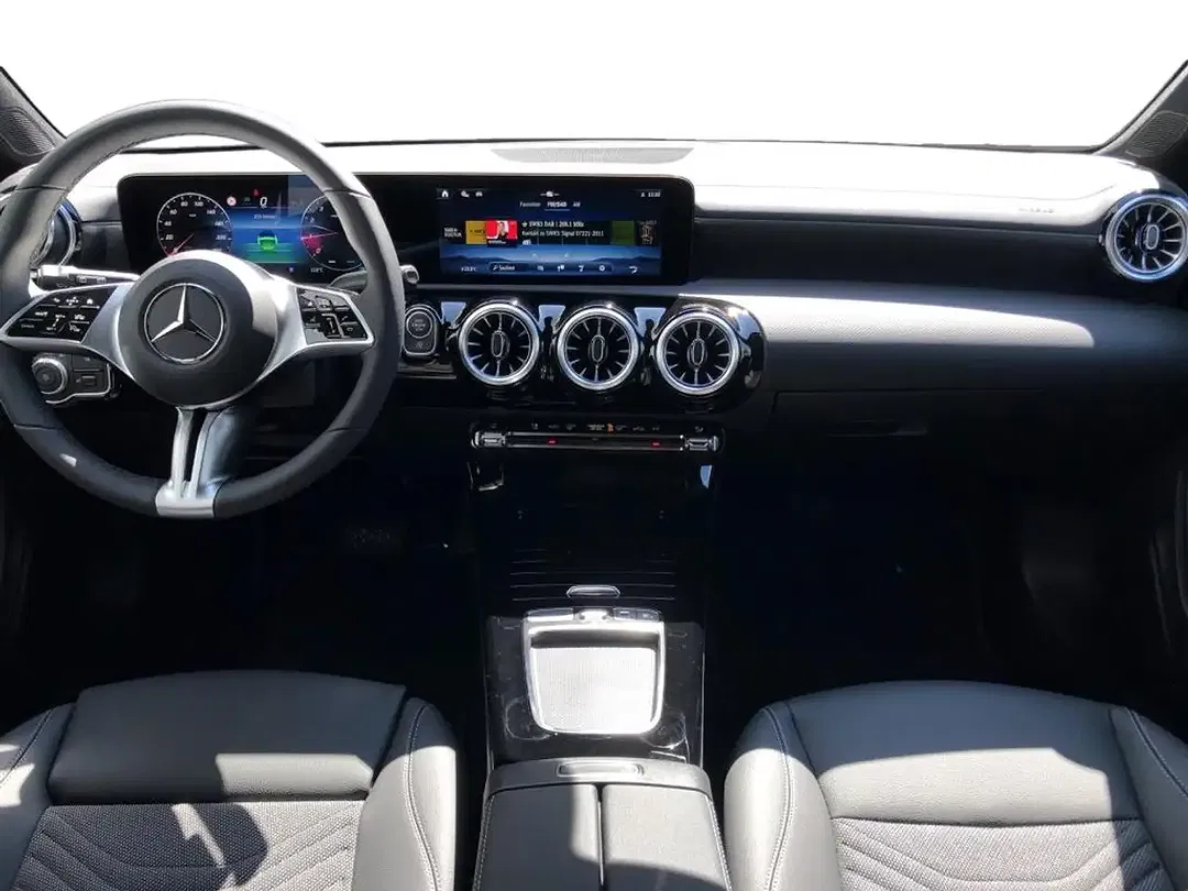 Mercedes-Benz CLA 180 - Thumbnail 4