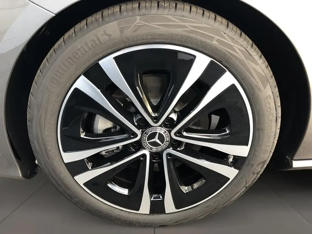 Mercedes-Benz CLA 180 - Thumbnail 8