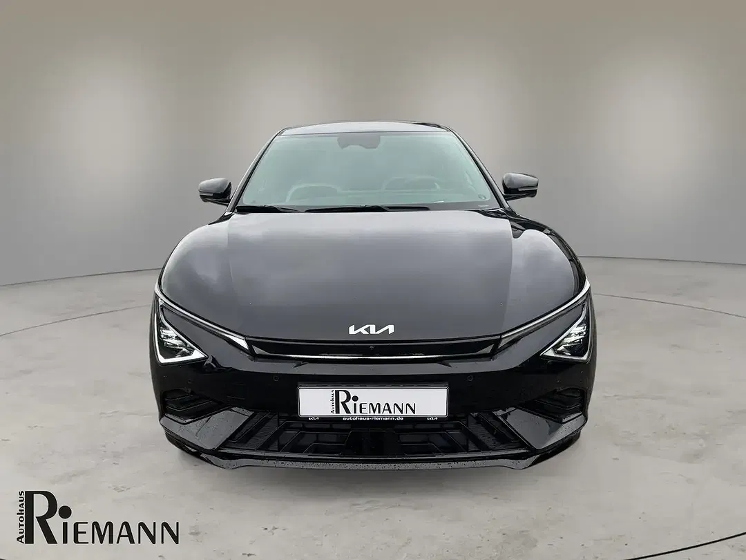 Kia EV6 - Thumbnail 2