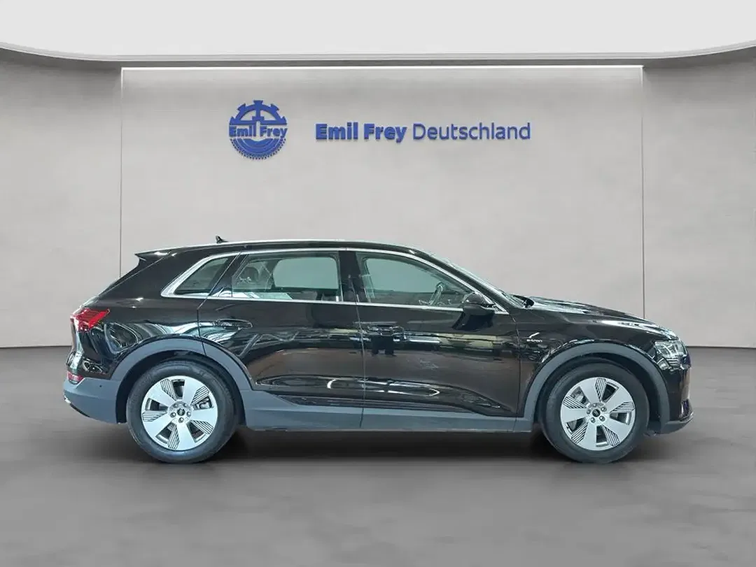 Audi e-tron - Thumbnail 8