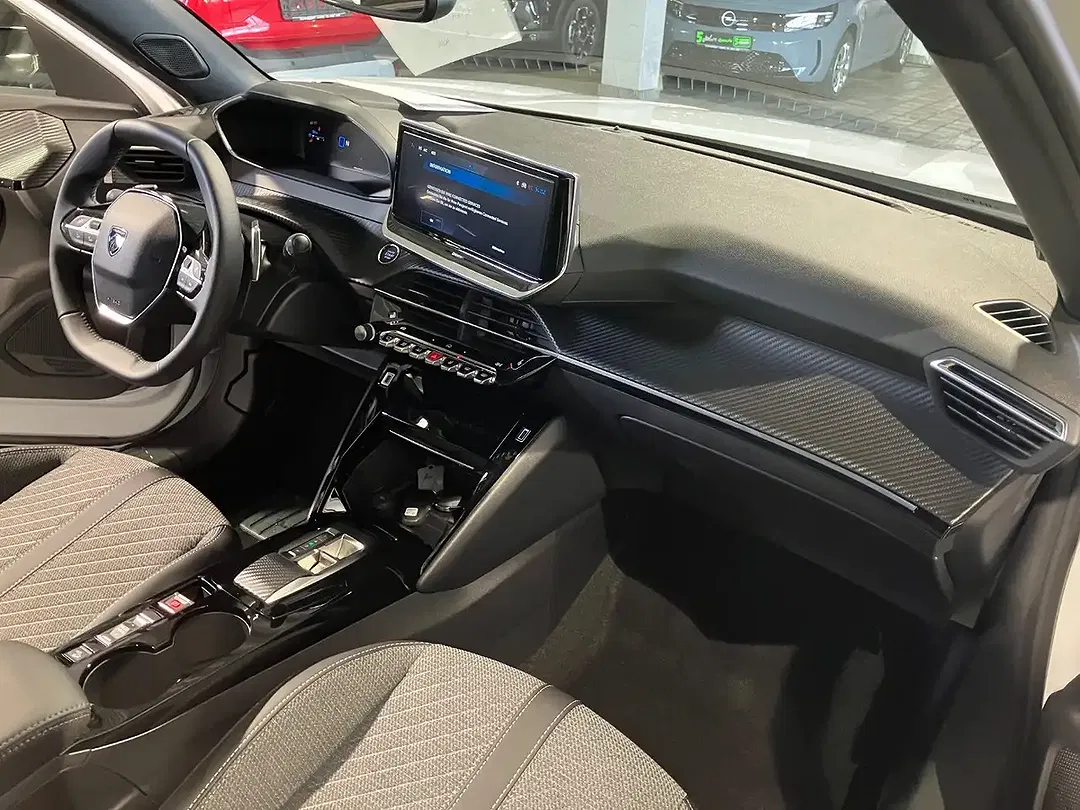Peugeot 2008 - Thumbnail 3