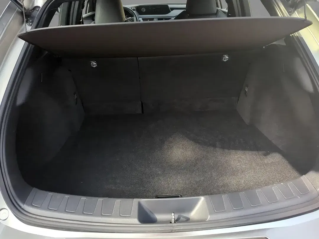 Lexus UX 300e - Thumbnail 11
