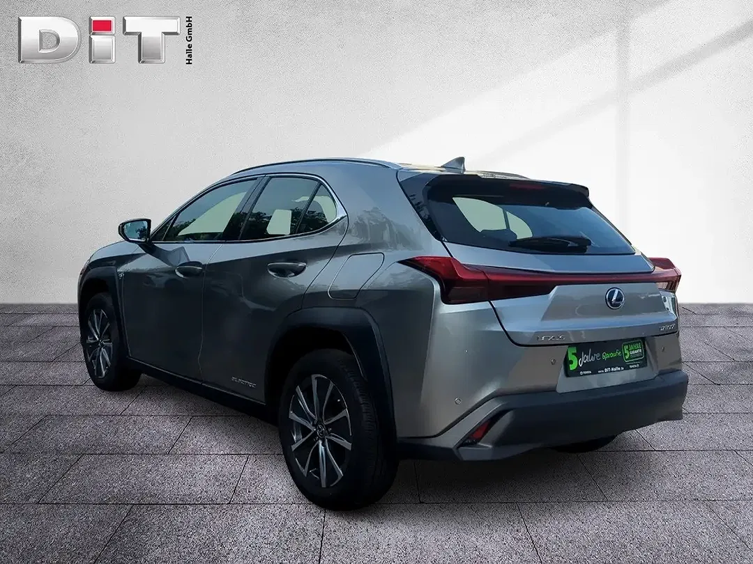 Lexus UX 300e - Thumbnail 4
