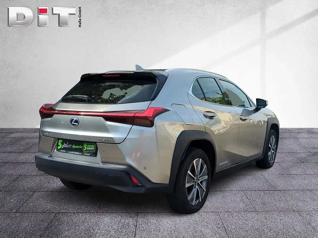 Lexus UX 300e - Thumbnail 5
