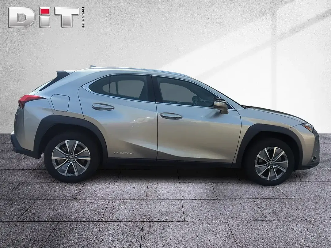 Lexus UX 300e - Thumbnail 6