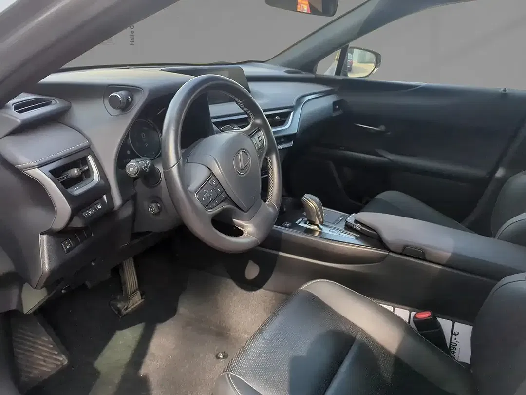 Lexus UX 300e - Thumbnail 9