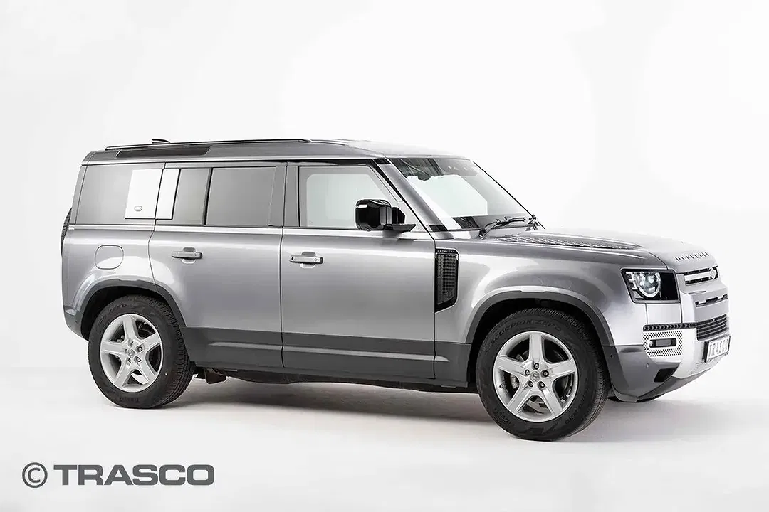 Land Rover Defender - Thumbnail 1
