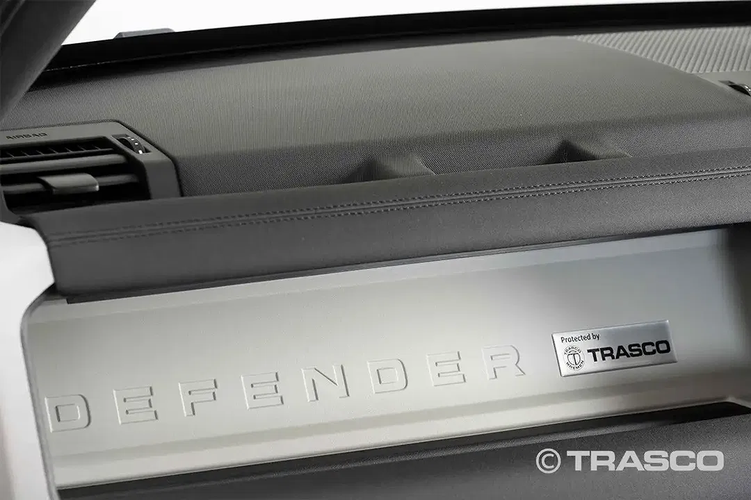 Land Rover Defender - Thumbnail 8