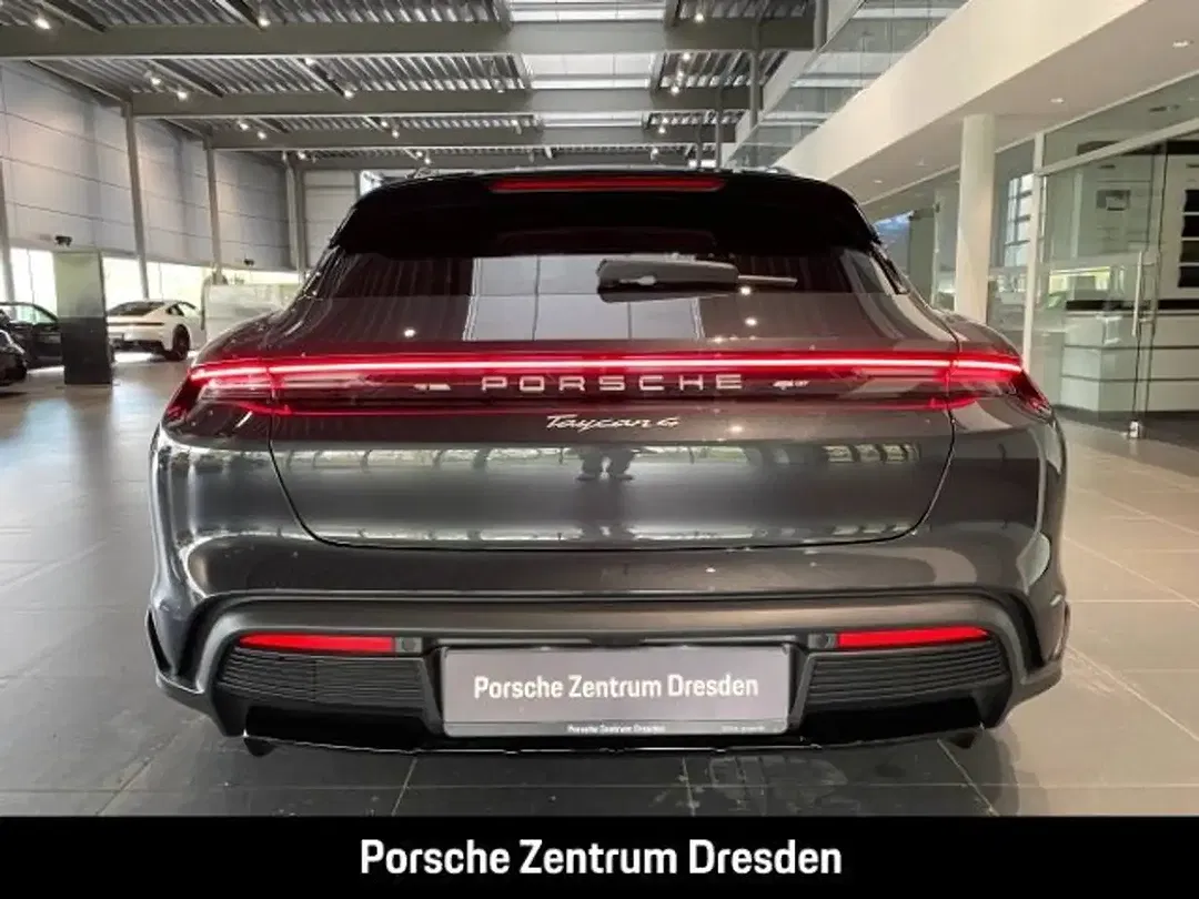 Porsche Taycan - Thumbnail 10