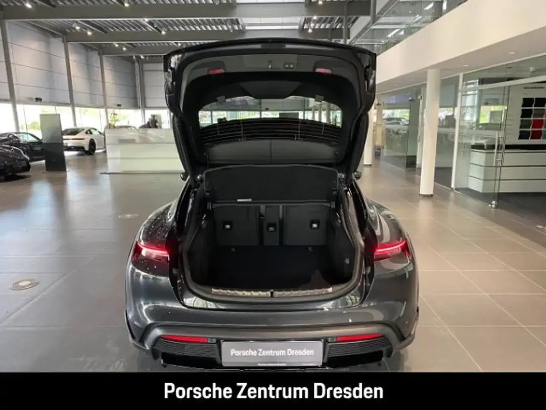 Porsche Taycan - Thumbnail 11