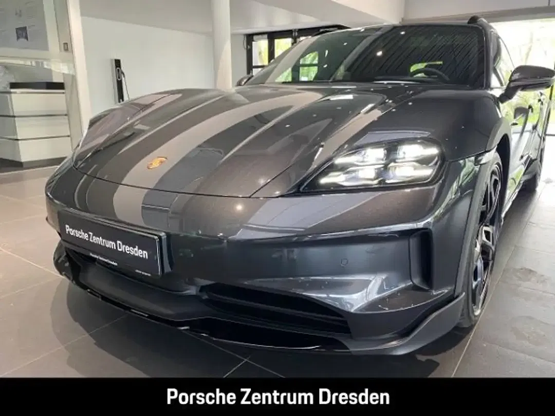 Porsche Taycan - Thumbnail 13