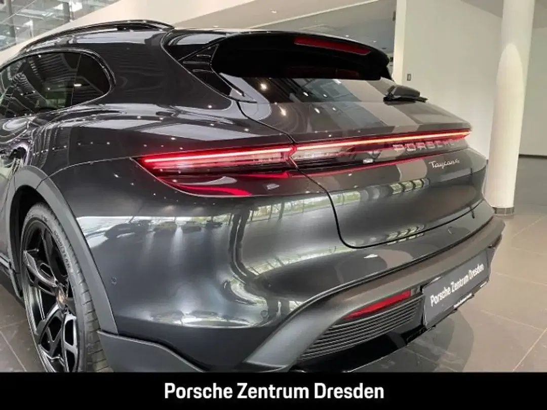 Porsche Taycan - Thumbnail 14